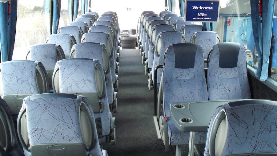 Reisebus mit 50 Sitz- & Rollstuhlplätzen